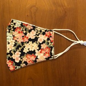 Women’s adjustable face mask